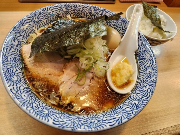 「多賀野そばブラック 特製A ごはん」@中華そば 多賀野の写真