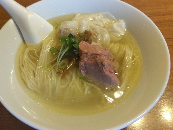 「（30食限定）白レバーと鶏ワンタンの塩中華そば¥900」@寿製麺よしかわ 川越店の写真