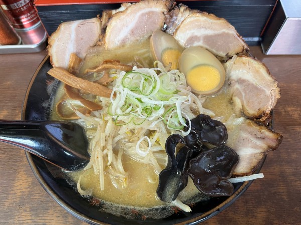 「味噌らーめん+ちゃーしゅー+味玉 ¥1600」@北海道ラーメン コシ屋 西川口店の写真