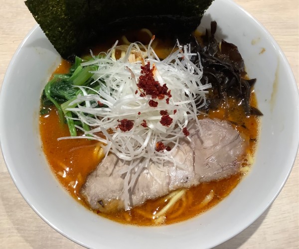 「[限定]赤唐鶏豚麺」@横浜ラーメン 新横家の写真