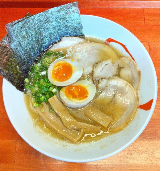 「和風とんこつらーめん 700円＋全部のせ 290円」@らーめん・油そば 笑びすの写真