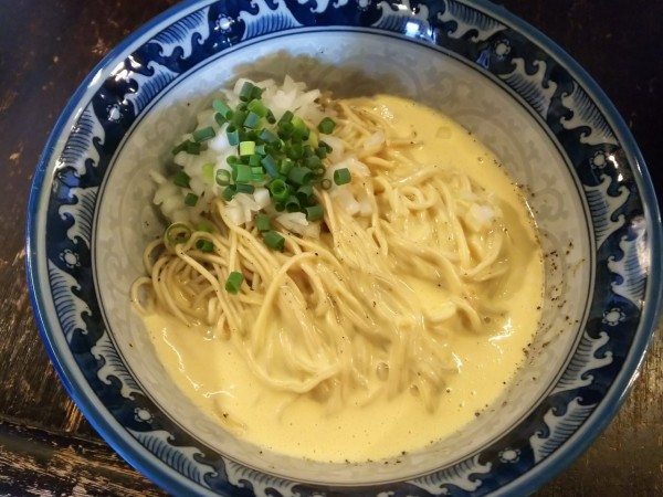 「ウニクリームの和え玉＋ラシクナイ煮干蕎麦　500＋900円」@煮干結社 弘前店の写真