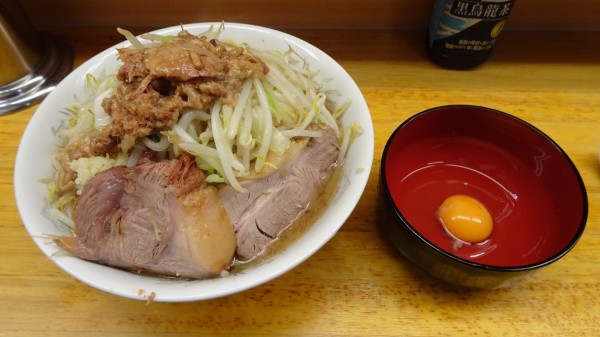 「小ラーメン（750円）＋生たまご（50円）野菜ニンニクアブラ」@ラーメン二郎 立川店の写真