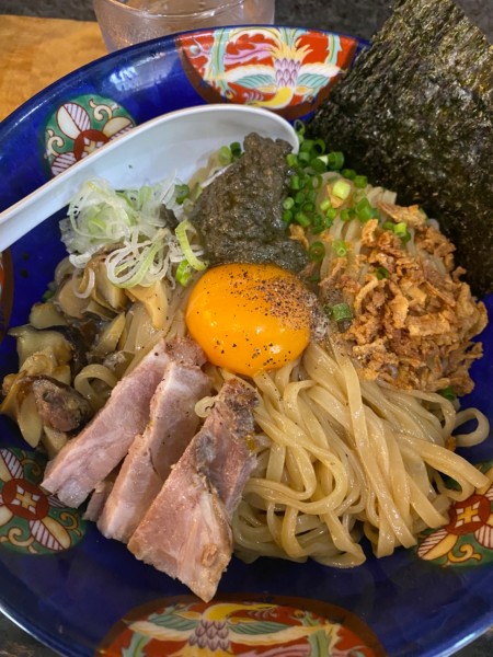 「裏そば 掻き混ぜる冷たい磯のサザエ 1400」@塩そば 桑ばらの写真