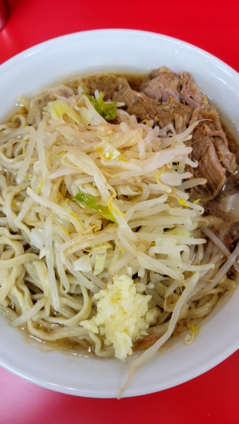 「小ラーメン　ニンニク少な目野菜少な目辛め」@ラーメン二郎 柏店の写真