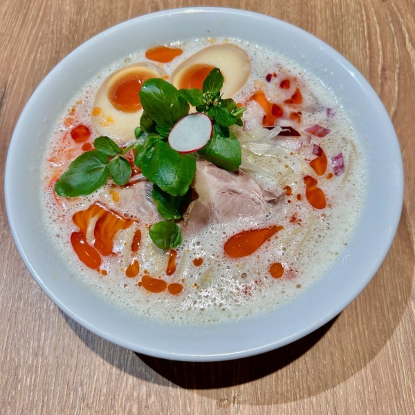 甘エビと地鶏のフリカッセ味玉付き