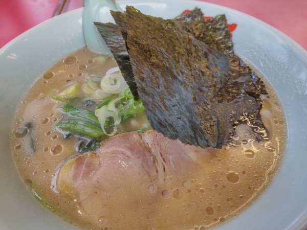 「醤油ラーメン」@ラーメン山岡家 つくば中央店の写真