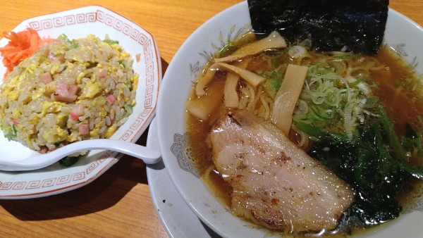 「ラーメン、半炒飯」@カミナリ飯店の写真