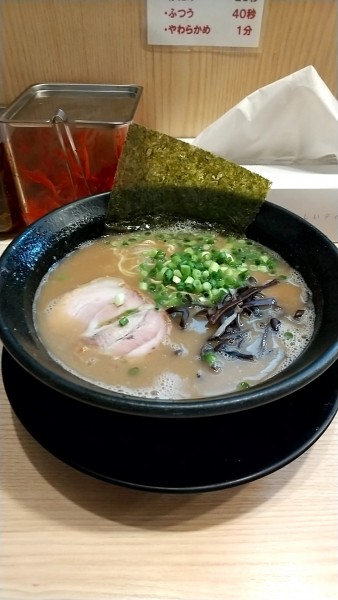 「ラーメン　はりがね　氷結　替玉ふつう」@九州とんこつらーめん ひらさわの写真