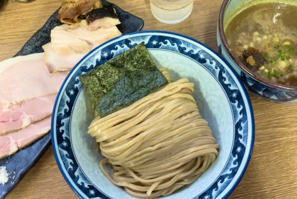 「限定 豚骨魚介つけ麺 withたまねぎ&ローストポーク他」@王者-23の写真