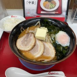 スタミナラーメン+チャーシュー3枚+餃子　1640円