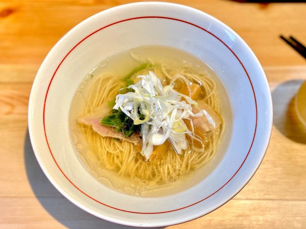 「白ラーメン　少なめ　850」@日本橋 朱鷺の写真