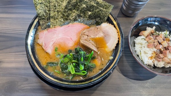 「ラーメン、バラチャーシュー1枚、半チャーシューまぶし」@家系ラーメン がくの写真