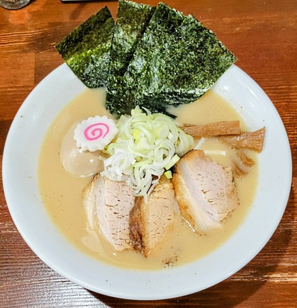 「特製豚骨煮干し蕎麦1150円 限定和え玉辛味挽肉」@中華蕎麦 萌芽の写真