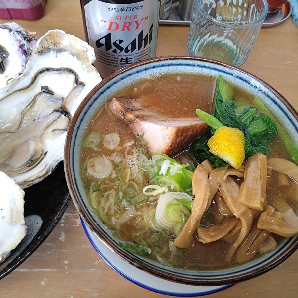 「活大牡蠣を和出汁ラーメンで➁3000円、ビール650円」@MENYA 食い味の道有楽の写真