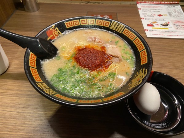 「天然とんこつラーメン、半熟茹で卵(1120円)」@一蘭 水戸店の写真
