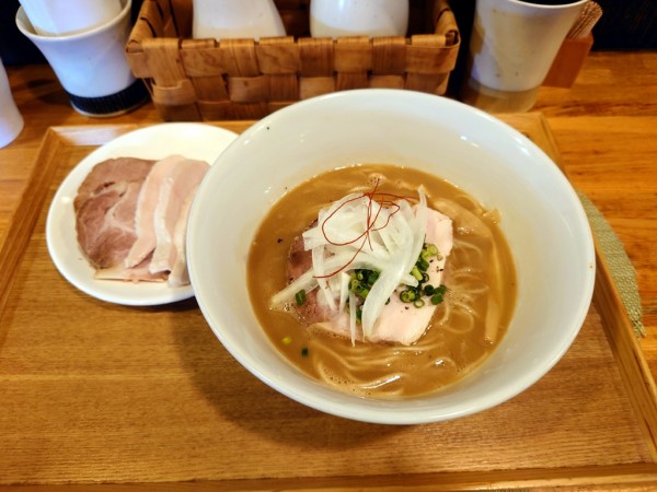 「鶏白湯そば+チャーシュー」@中華蕎麦 はざまの写真