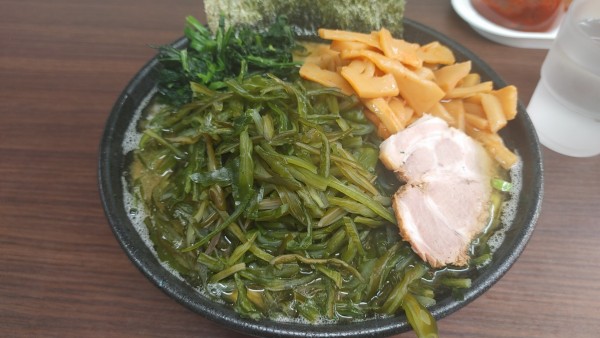 「茎わかめラーメン(大)・メンマ ￥1,300」@川崎家 榎町店の写真