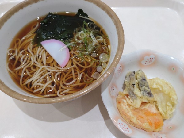 「かけ（そば）＋東京天ぷら（１３０円）＝５１０円」@エームサービス 都庁第二本庁舎4階職員食堂の写真