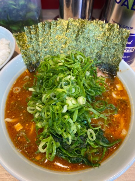 「レッドラーメン＋九条ネギ＋のり」@らーめん 尾又家の写真
