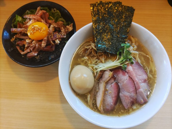 「特製塩そば·チャーシューユッケ飯」@にしき之中華ソバの写真