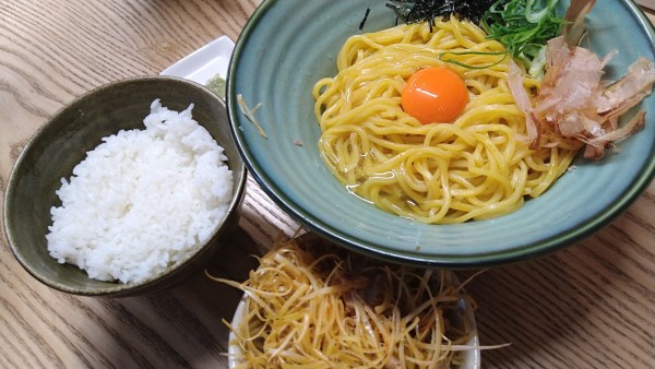 「釜玉油そば、辛ネギ（別皿）、ライス」@日本油党 渋谷総本部の写真