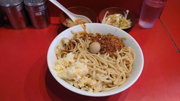 「冷やし油そば/エビ油/脂生卵/ネギ」@麺屋HEROの写真