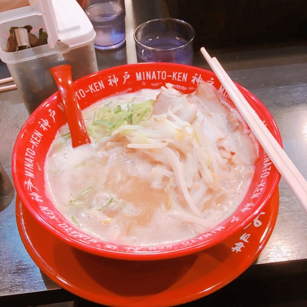 「豚骨ラーメン」@みなと軒 三宮高架下店の写真