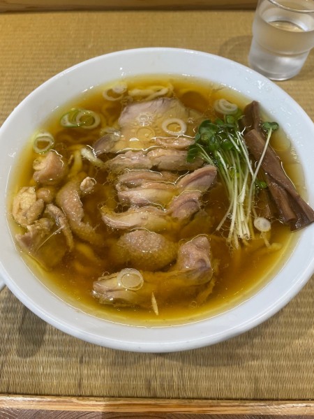 「親鶏中華そば（大盛）+親鶏チャーシュー4枚」@手打 親鶏中華そば 綾川の写真