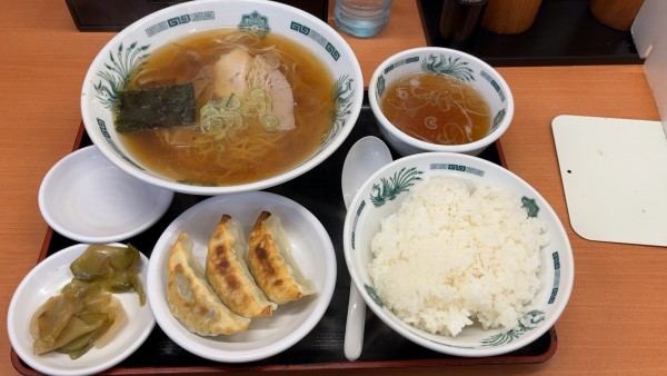 「中華そば＋ライスセット＋３個餃子＝730円」@熱烈中華食堂 日高屋 赤羽スズラン通店の写真