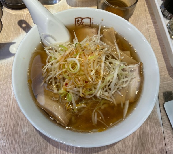 「ねぎラーメン🍜🥢」@喜多方ラーメン坂内 新宿西口思い出横丁店の写真