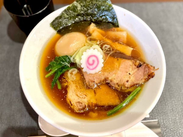 「醤油ら〜麺　半麺　880」@手打ち 蓮の写真