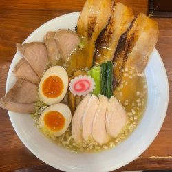 地鶏三種肉盛り　塩鶏中華そば