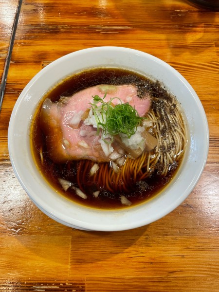 「煮干しブラック中華そば(900円)」@柴崎亭 梅丘店の写真