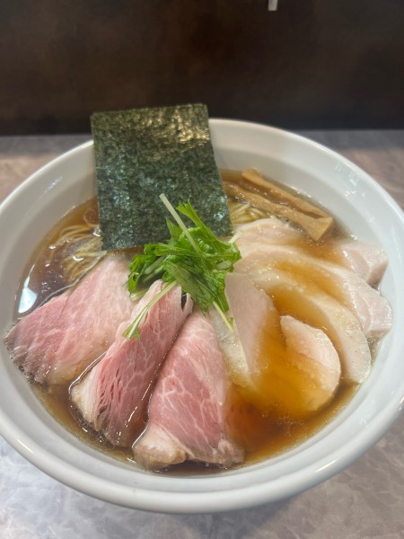 「醤油ラーメン　低温チャーシュー」@麺響万蕾の写真