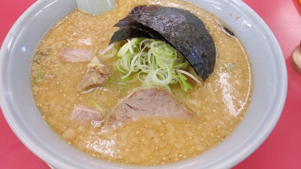 「特製味噌ラーメン　コロチャートッピング　背脂変更」@山岡家 松本店の写真