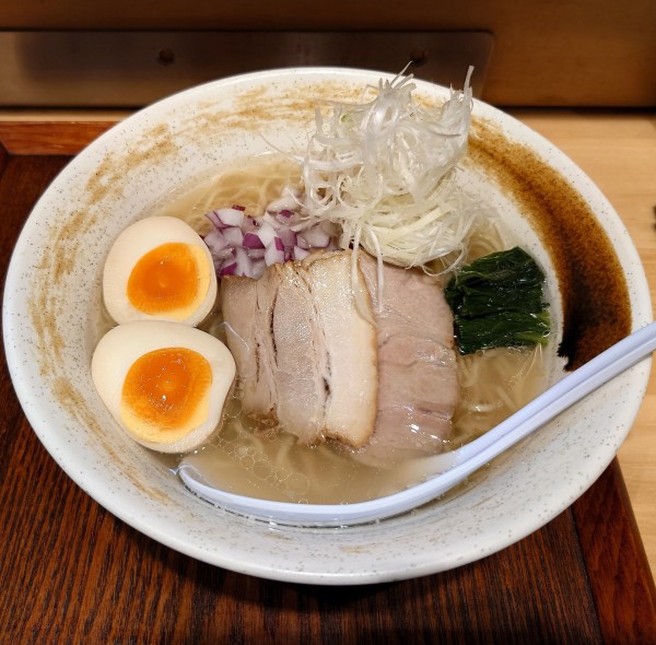 「味玉 塩らぁ麺(980円)」@貝出汁らぁ麺 みぎわの写真