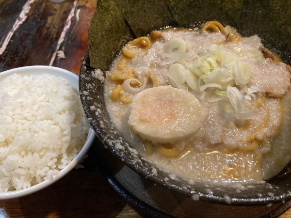 「こってりラーメン大盛(濃いめ、ニンニク脂多め)¥900+他」@らーめん 平太周 味庵の写真