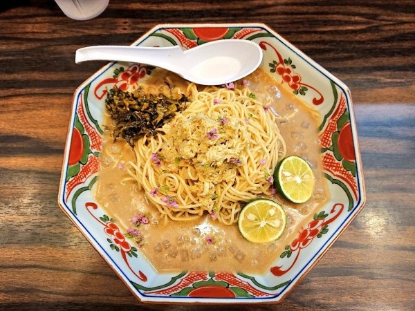 「カニ、大根、ミソ、バターの冷やし和えそば」@稲荷屋の写真