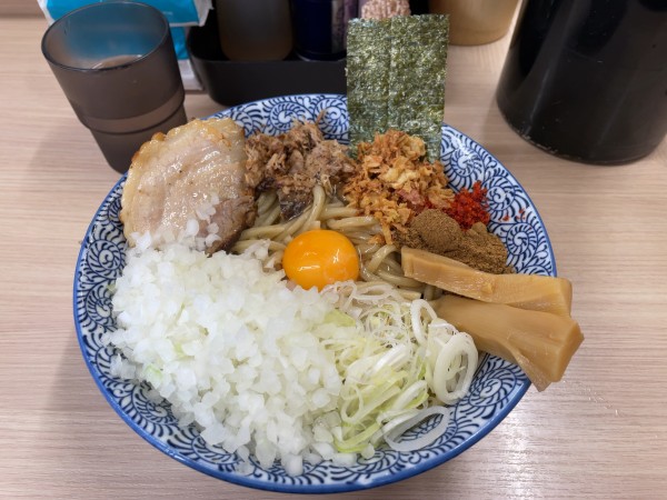 「まぜそば(大)＋タマネギ」@狼煙 大宮店の写真