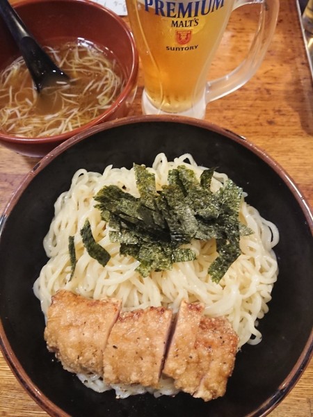 「プレミアムモルツ生ビール ＋ ざる排骨麺」@万世橋酒場 秋葉原本店の写真