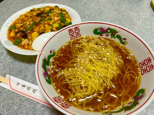 「かけラーメン、鳥の唐辛子丼」@まんぷく亭の写真