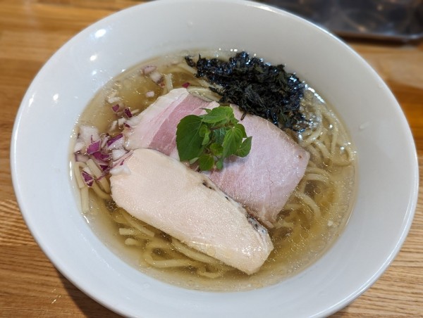 「限定1日15食冷やし塩ラーメン」@RAMEN TOMOの写真