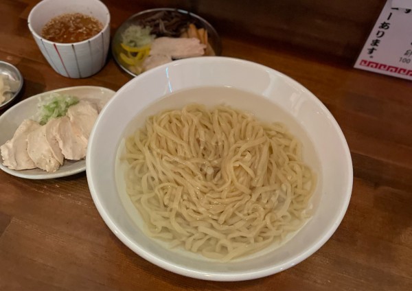 「和風冷やしつけ麺¥780、鶏チャーシュー¥220」@三文の徳の写真