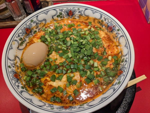 「辛麺(中辛)  那須御養卵味玉」@サンシン 南越谷店の写真