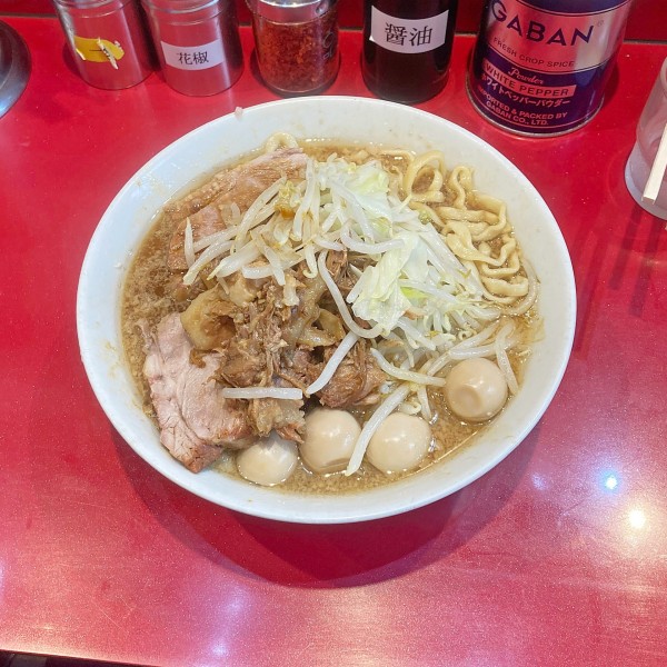 「小（麺半分）+うずら卵」@ラーメン二郎 西台駅前店の写真