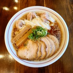 特製醤油チャーシューワンタン麺
