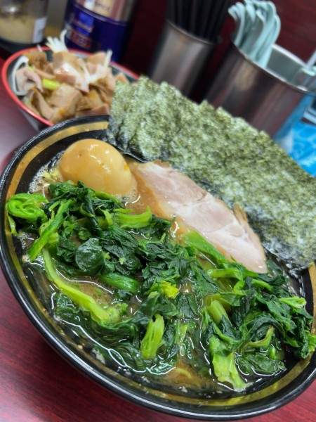 「海苔とほうれん草ラーメン」@麺家 紫極 大泉学園店の写真