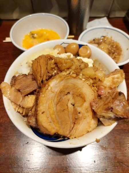 「汁なしそば大＋雷増し＋生卵ダブル＋アブラ」@ラーメン 雷 東京本丸店の写真