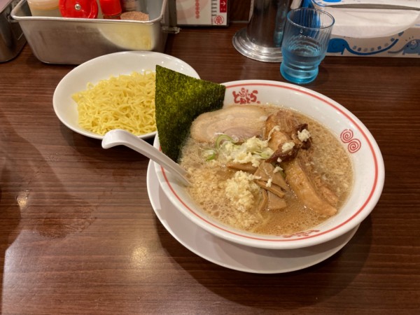 「角煮醤油らーめん+替え玉×3 1630円」@東京とんこつ とんとら 熊谷店の写真